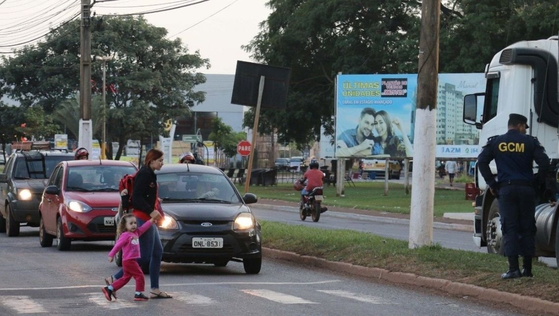 Equipe da GCM realiza patrulhamento preventivo próximo as escolas de Jataí