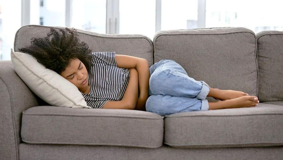Estudo mostra em até quantas calorias a fome aumenta na TPM; descubra