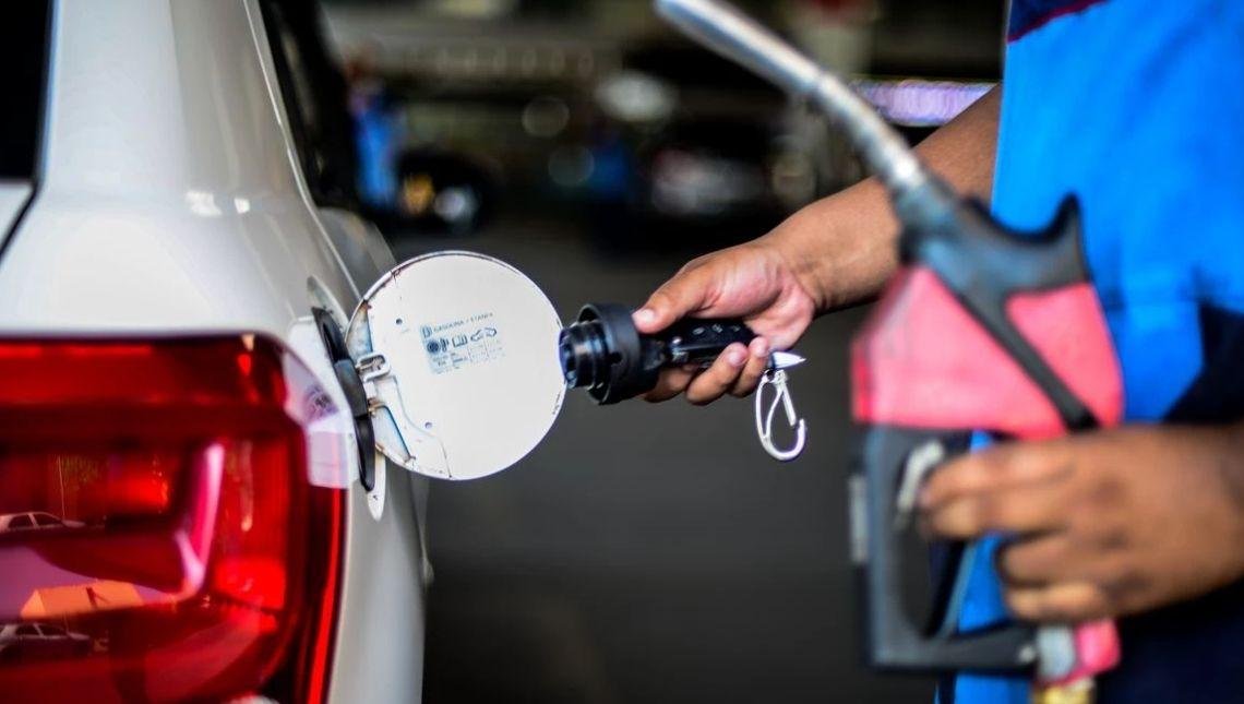 posto de combustível carro bomba