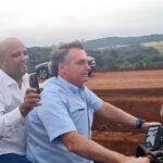 Bolsonaro visita obras e passeia de moto com apoiadores em Jataí