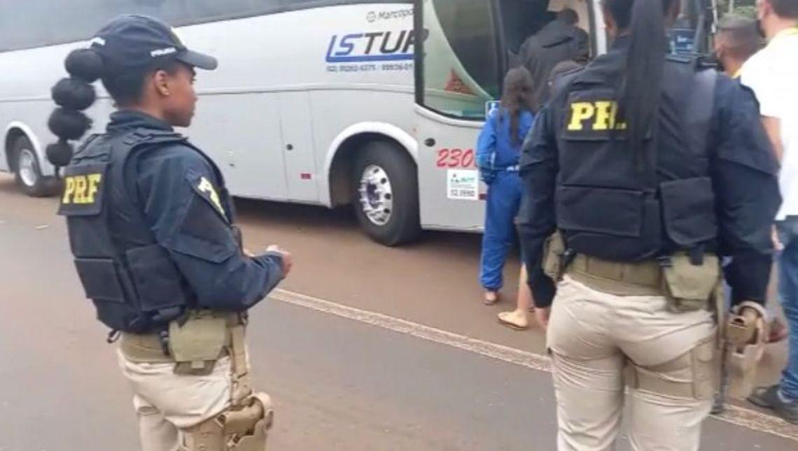 Polícia apreende ônibus irregulares que transportavam alunos para os Jogos Estudantis em Rio Verde