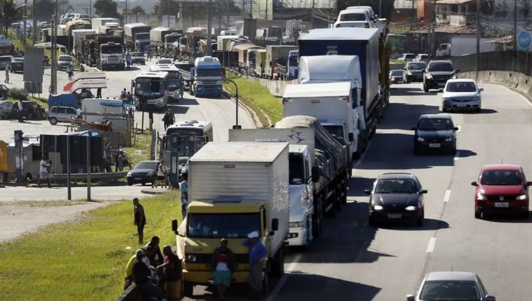 Auxílio de R$ 1 mil para caminhoneiros começa a ser pago em 9 de agosto; veja calendário