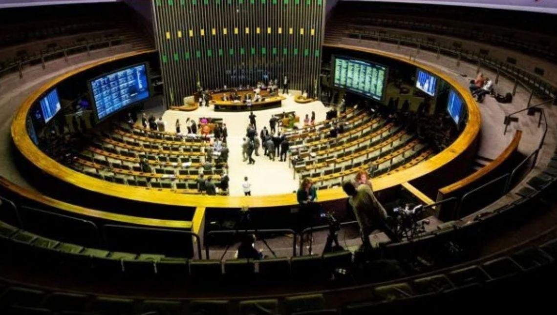 Câmara aprova MP que regulamenta home office e auxílio-alimentação