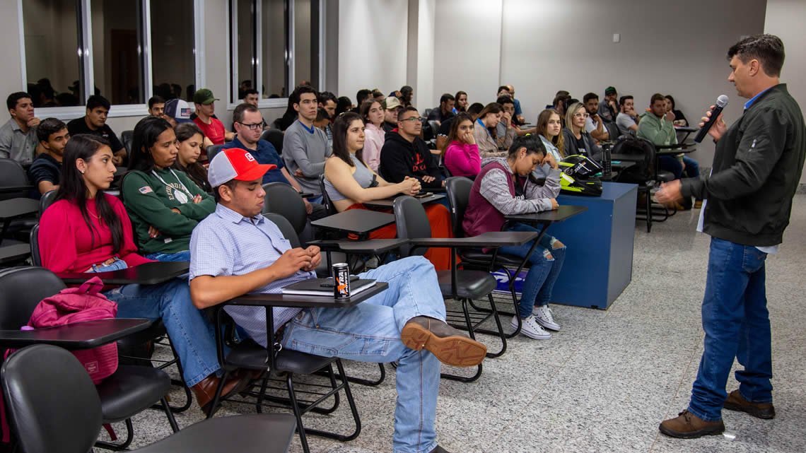 A AEAJA realiza ações em prol das Engenharias em Jataí