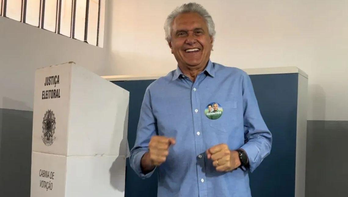 Caiado vota em Nova Crixás: “esperança de poder continuar a trabalhar por Goiás”