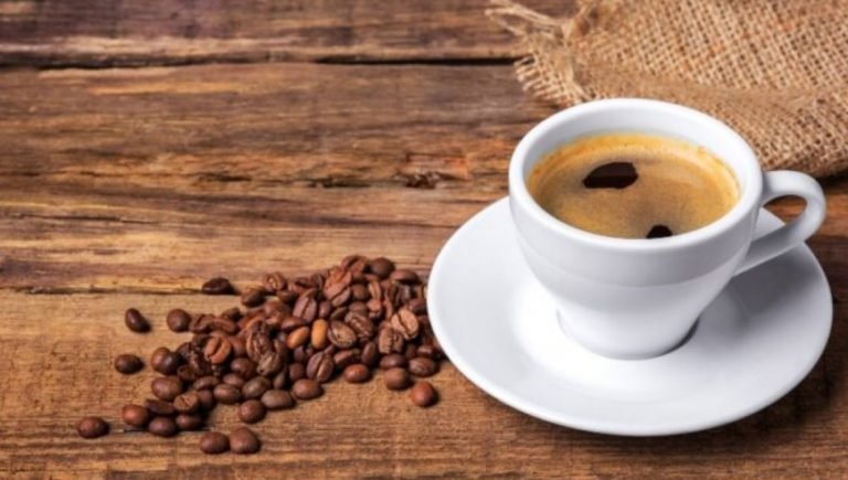 Crianças de até 12 anos não devem beber café, aponta associação médica
