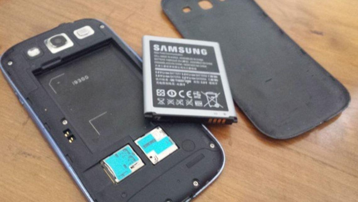 Por que não existe mais celular com bateria removível