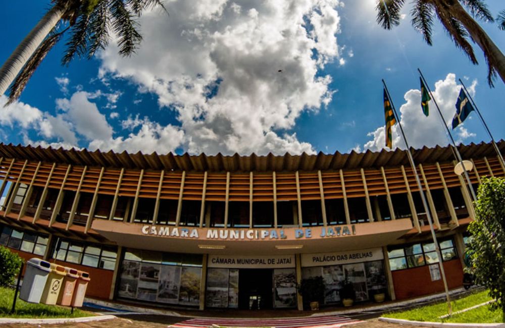 Câmara Municipal de Jataí CMJ Palácio das Abelhas Praça da Bandeira