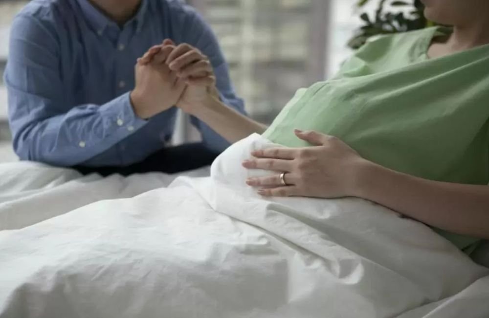 Contra abusos, projeto prevê acompanhante para mulheres em procedimentos médicos, em Goiás