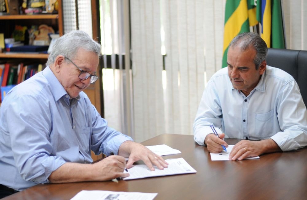 Prefeito assina convênio para implantação do Parque Tecnológico JATAITECH