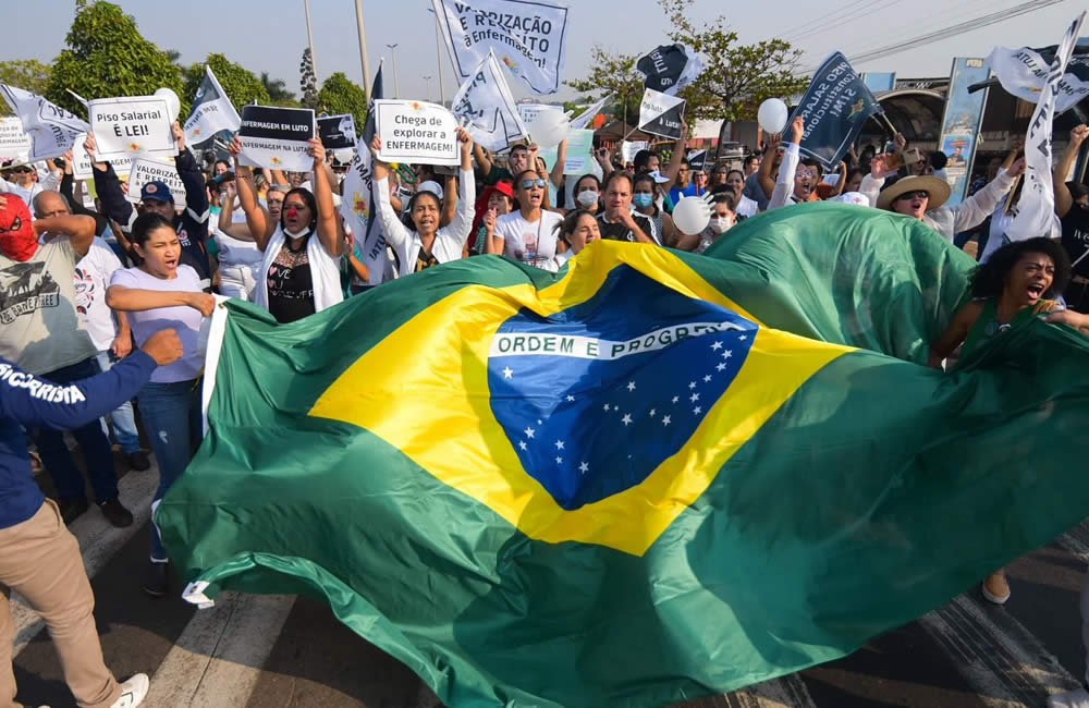Senado aprova PEC que viabiliza pagamento do piso salarial de enfermagem