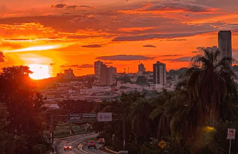 Clima tempo previsão por do sol entrada da cidade