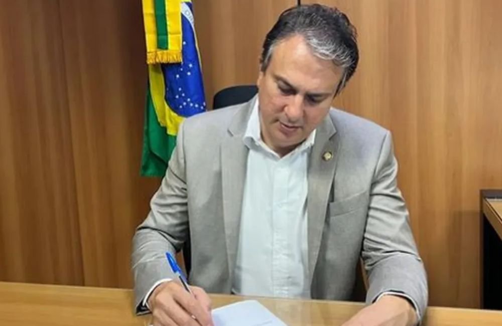 Ministro da Educação anuncia reajuste de quase 15% no piso salarial dos professores