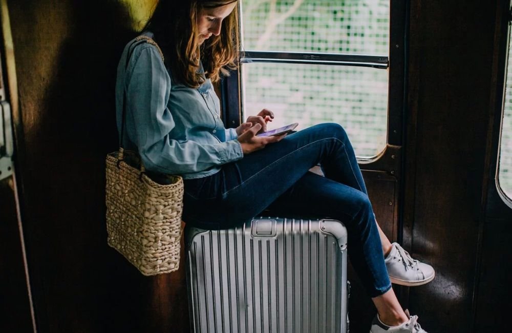 Moda no verão: veja como montar uma mala de mão compacta com estilo