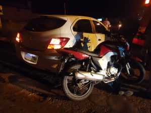 Acidente de trânsito em Jataí Corpo de Bombeiros socorre vítima após colisão entre carro e moto (2)