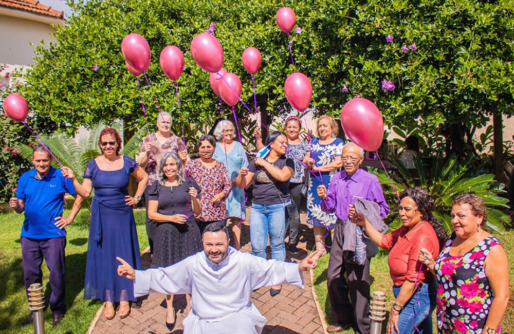 Hospital Padre Tiago celebra a vitória de 16 pacientes com emocionante cerimônia de ‘Batida do Sino’