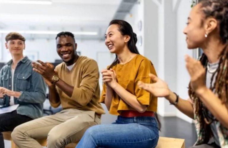 Maior estudo já feito sobre vida adulta lista segredos para ser feliz