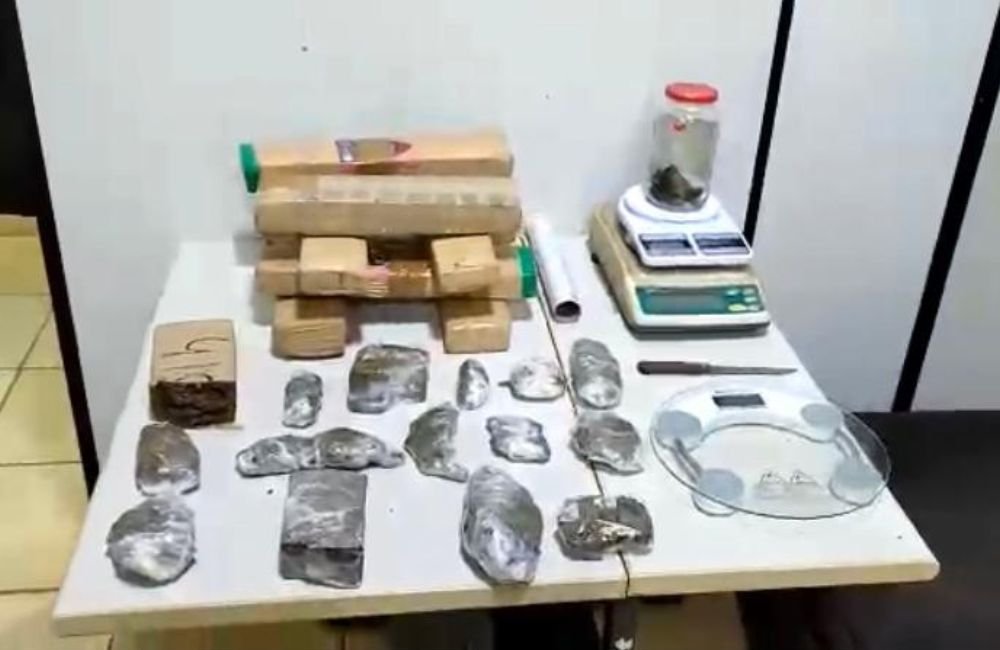 Polícia Militar prende dupla por tráfico de drogas e apreende aproximadamente 10kg de maconha