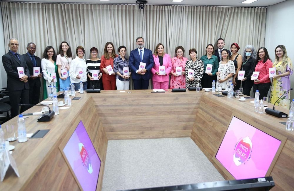 Importância de conscientizar sobre parto seguro é destacada no lançamento de cartilha do MPGO sobre o tema