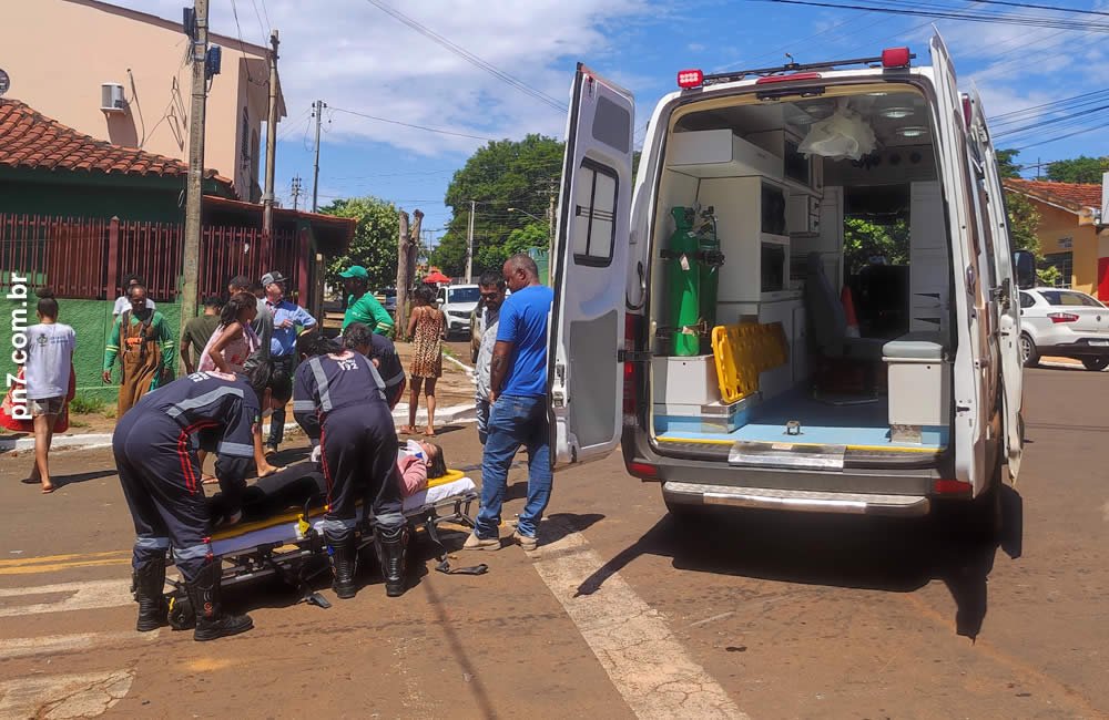 Acidente entre carro VW Gol e motoneta Honda Biz deixa mulher ferida em Jataí