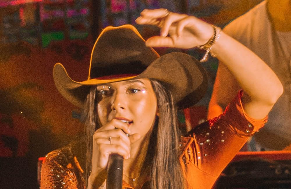 Boiadeira contagia público em Jataí com show animado e promete voltar
