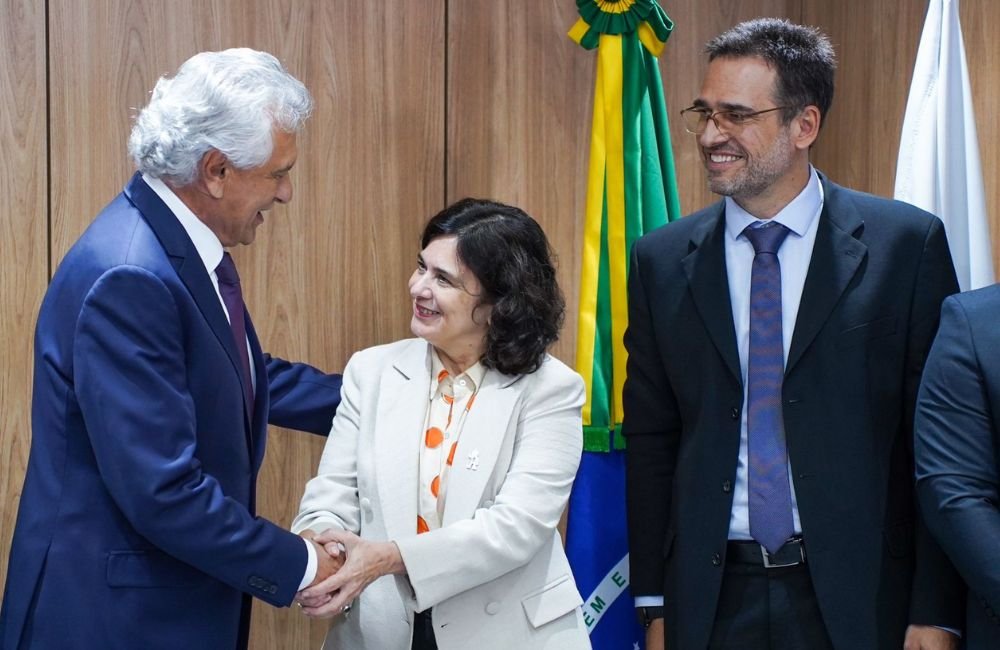 Caiado discute com ministra liberação de verba para saúde em Goiás
