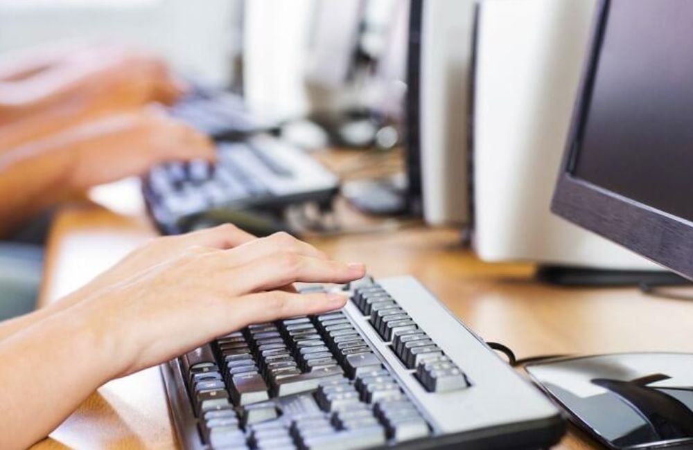 Biblioteca Municipal Dante Mosconi oferece curso de informática básica gratuito