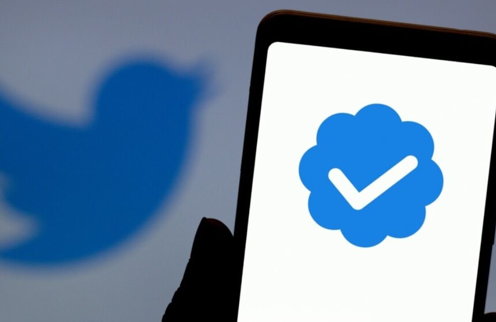 Elon Musk retira selo de verificação para não assinantes do Twitter Blue