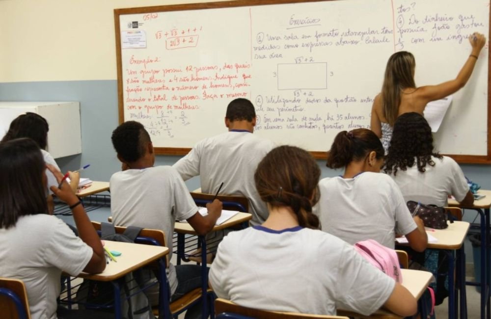 Assembleia analisa projeto da governadoria do novo piso salarial dos professores da rede estadual de Goiás