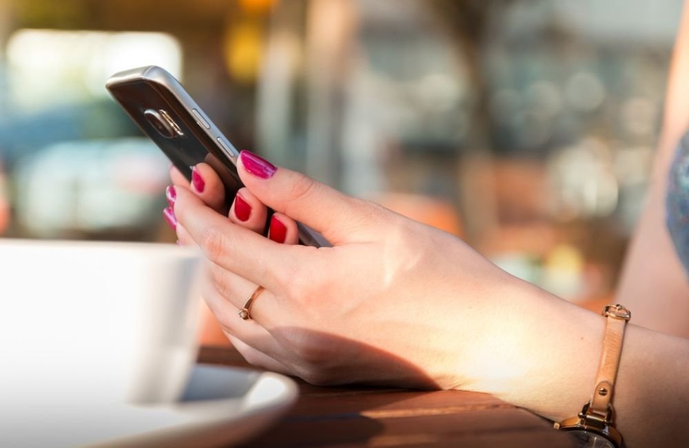 Aprovado projeto que proíbe oferta e realização de empréstimos a idosos por telefone em Goiás