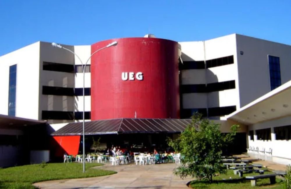 UEG publica editais para professor de apoio/libras e docente substituto