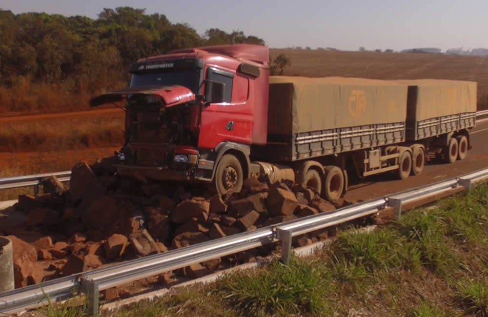 VÍDEO | Acidente revela falhas na sinalização do Anel Viário de Jataí durante fase de obras