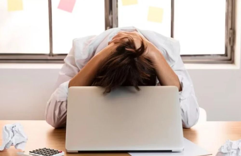 Burnout pode ser confundida com sintomas de estresse e ansiedade