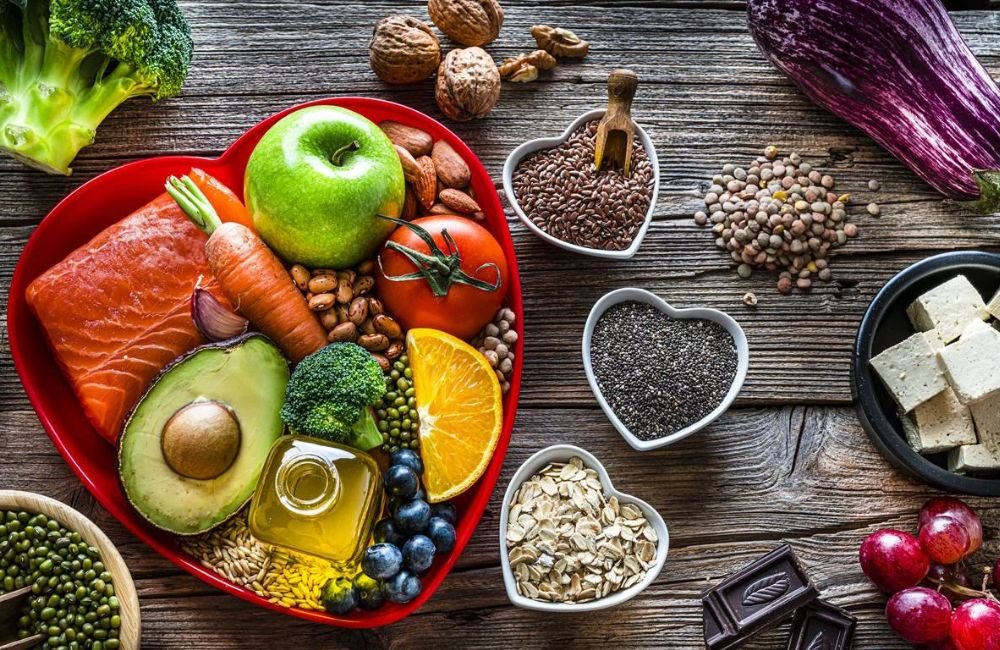 Cardiologista cita 5 alimentos bons e 5 ruins para a saúde do coração