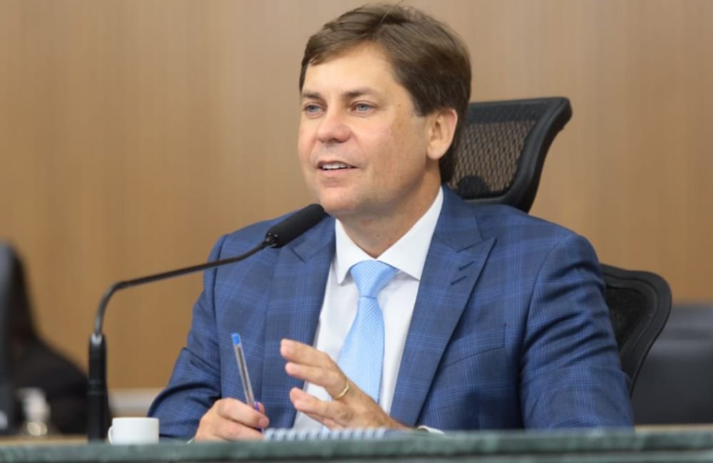 Bruno Peixoto anuncia mais de 150 vagas em concurso da Alego com salários que chegam a R$ 30 mil