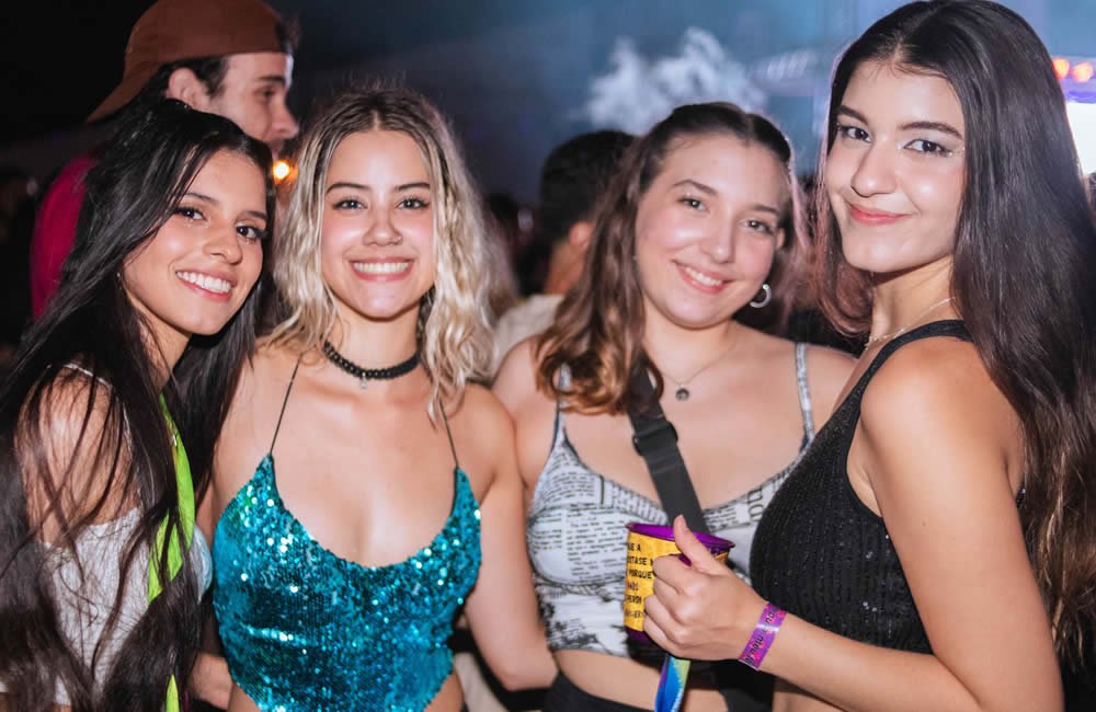 Cobertura Fotográfica da Deu Match – Gold Edition: A Celebração Épica das Atléticas Lenhadora, Manipuladora, Primata e Incisiva!