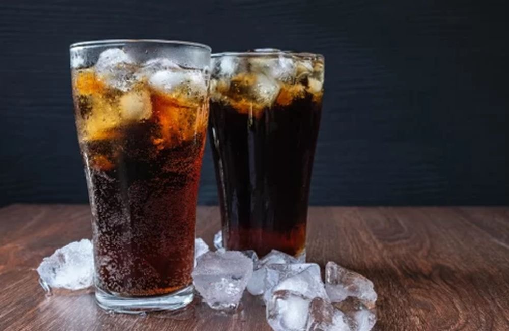 Harvard: beber refrigerante todo dia eleva risco de câncer em mulheres