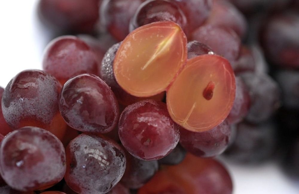 Menina de 3 anos morre após se engasgar com uva