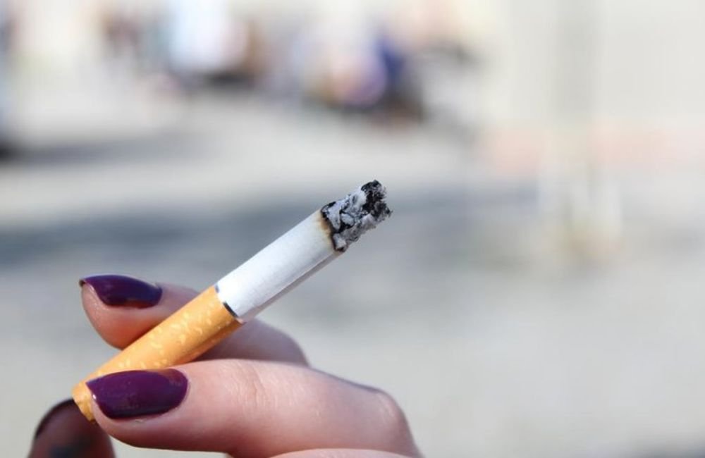 Preço baixo de cigarros favorece iniciação de adolescentes ao fumo