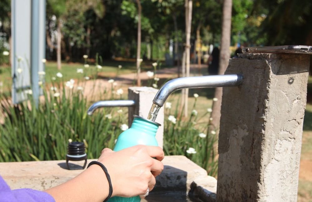 Calor pode provocar desidratação, confusão mental e desmaios em idosos