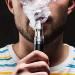 Uso de vape pode reduzir a libido e encolher os testículos, diz estudo