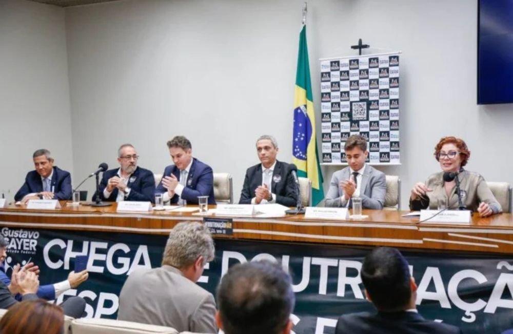 Deputado de Goiás lança frente parlamentar em defesa da “educação sem doutrinação” nas escolas