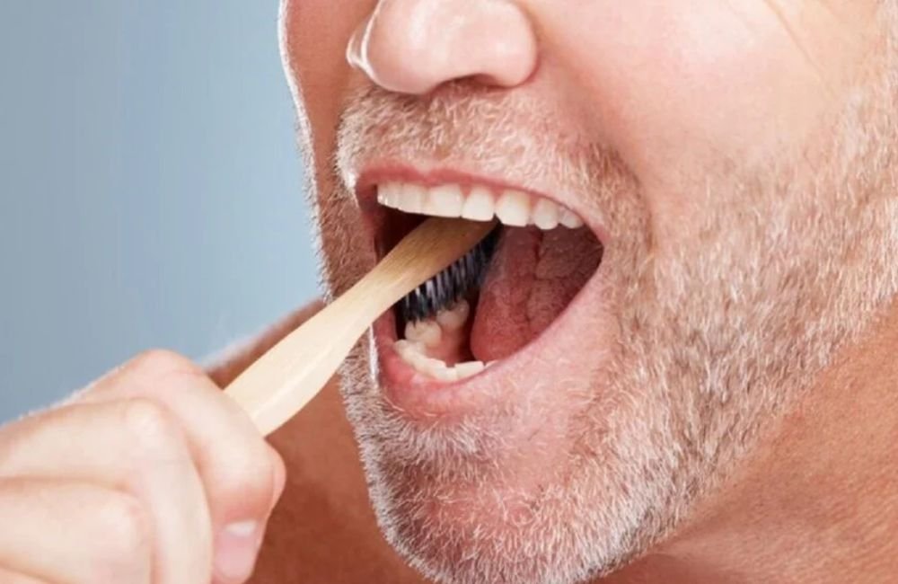 Má higiene bucal tem ligação com câncer, ataques cardíacos e problema nos rins