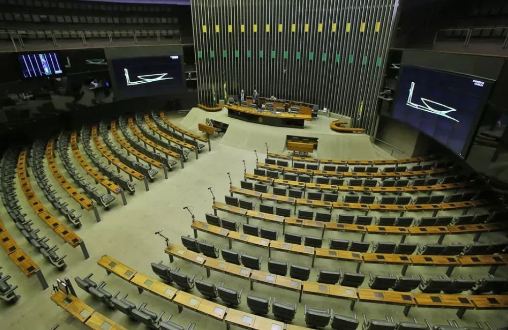 Termina hoje inscrição para concurso na Câmara; salário vai até R$ 34,8 mil