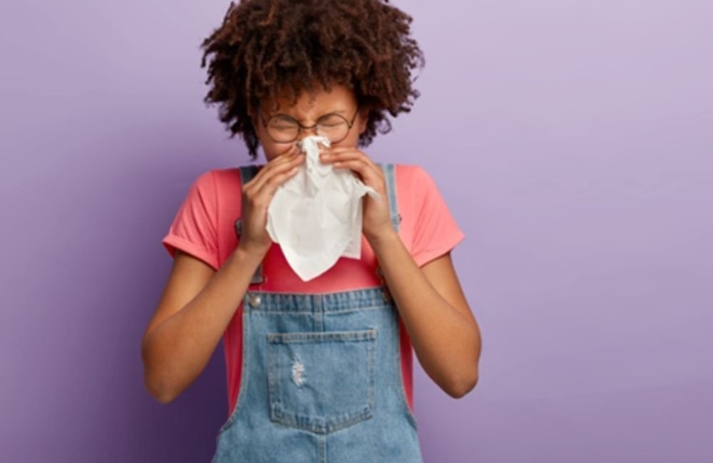 Segurar espirro pode causar AVC? Entenda