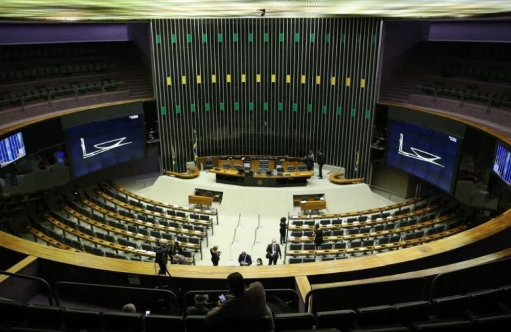 Só três deputados federais da bancada goiana compareceram a todas as sessões neste semestre