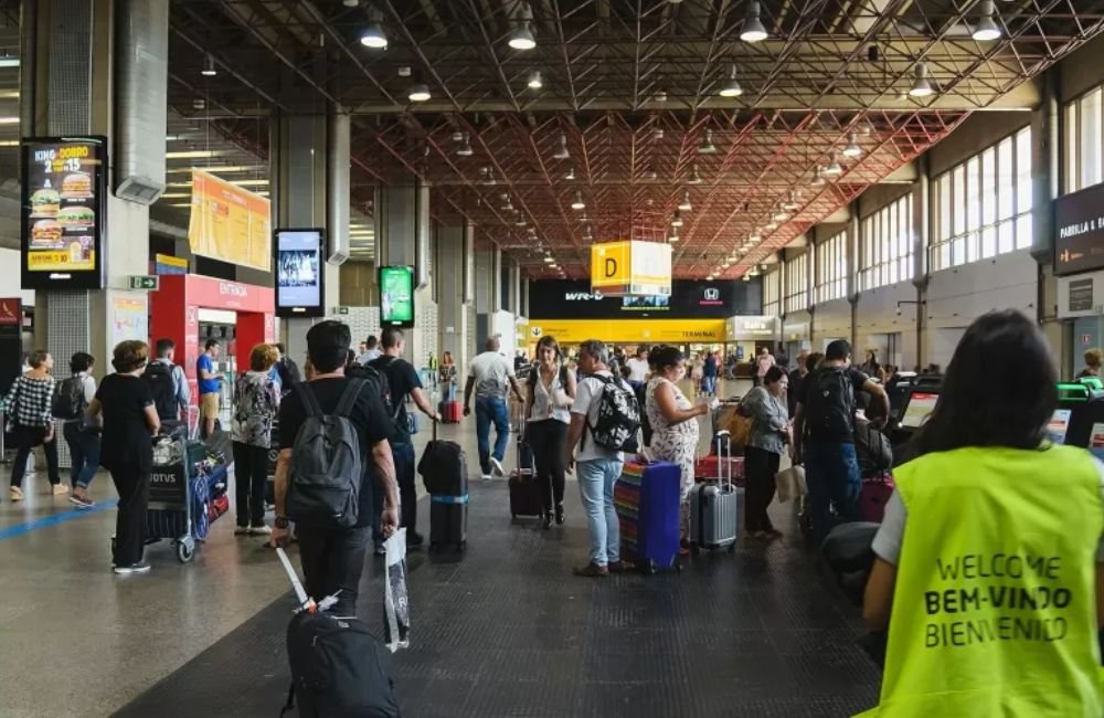 Aposentados e estudantes do Prouni terão passagem de avião a R$ 200