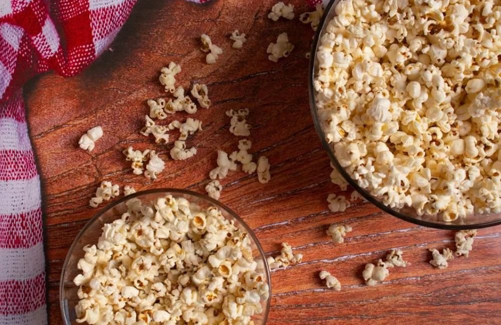 Pipoca emagrece: 2 receitas saudáveis para matar a vontade sem sair da dieta