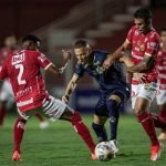 Em jogo movimentado no OBA, Vila Nova derrota Aparecidense e mantém a liderança do GoianãoCom 12 pontos, o Vila Nova lidera o Goianão, já a Aparecidense soma 6 tentos e ocupa a 7ª posição