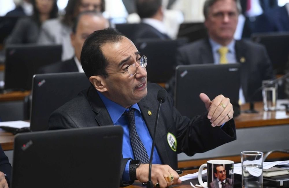 Proposta agrava pena de quem comete crime com arma tida em razão do cargo